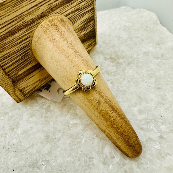 NEW! Kendra Scott Bright White Kyocera Opal Susie Gold Band Ring - Picture 12 of 17